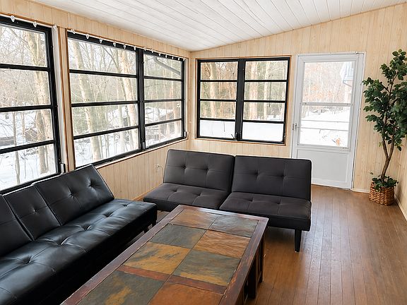 3rd image of 149 Hillyndale Rd