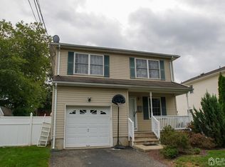 33 New St, Monroe Township, NJ 08831
