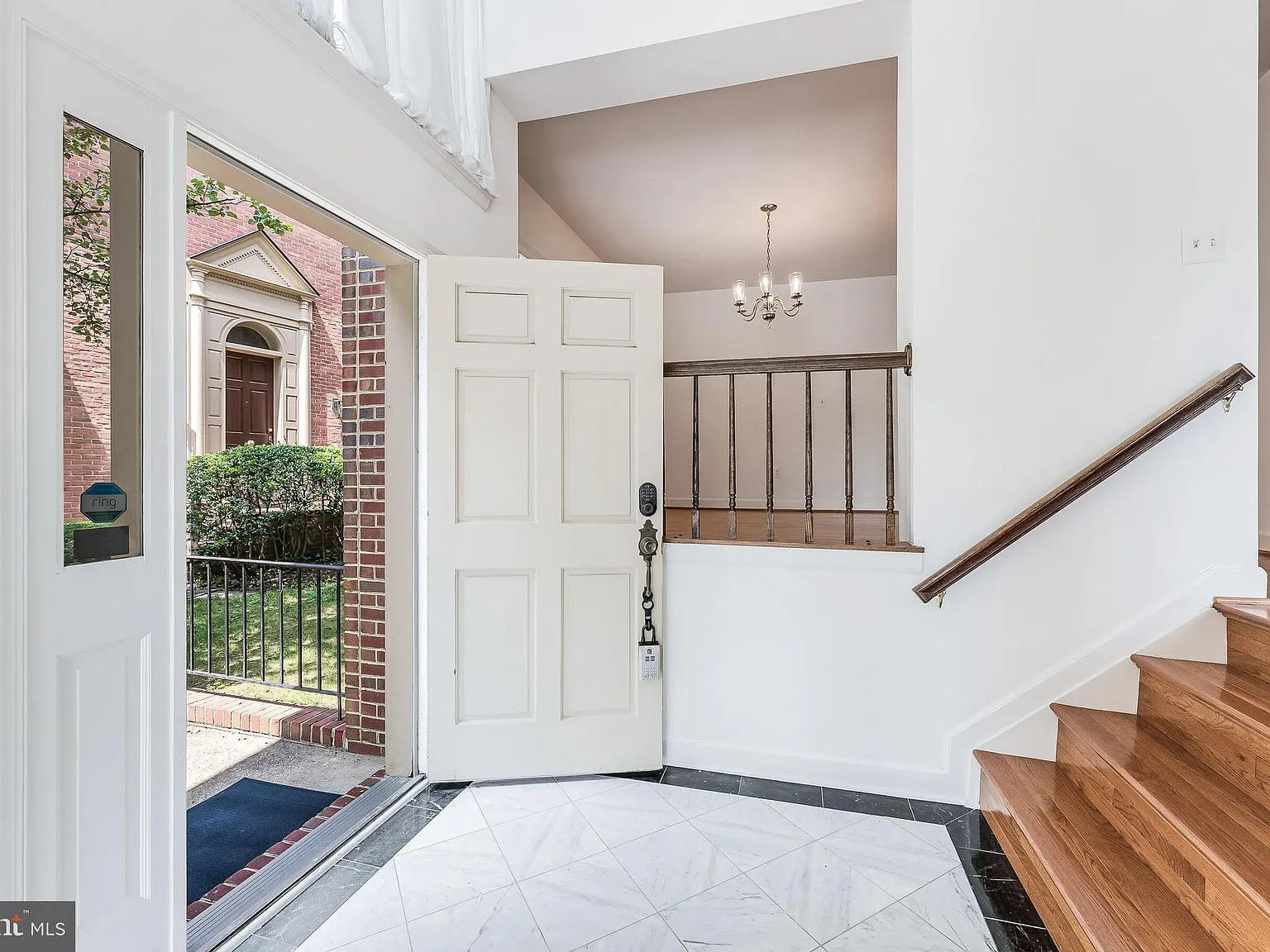 3 bed, 3.5 bath, 1928 sqft, $5,000 — Photo 3