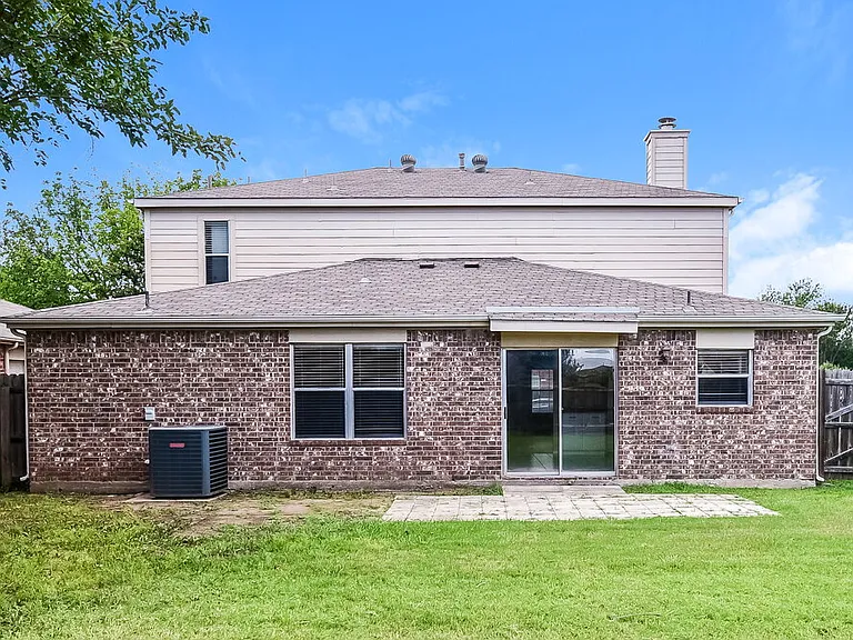 3304 Creekwood Dr — Photo 17
