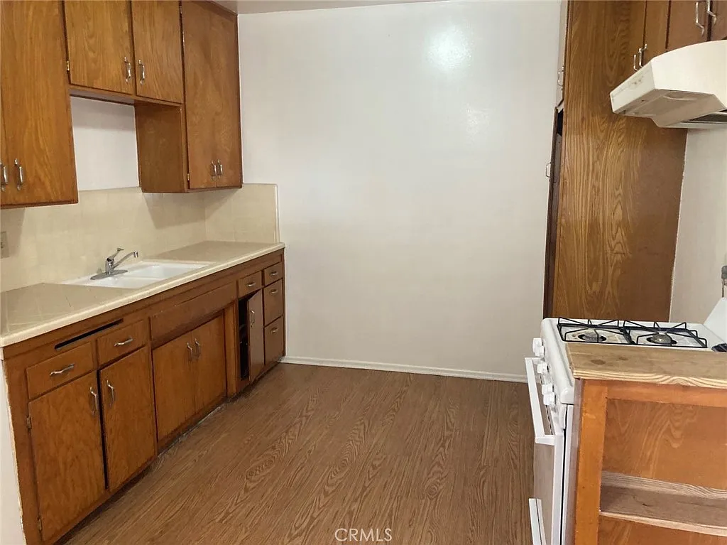 1 bed, 700 sqft, $1,700 — Photo 3