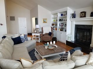 101 Magnolia Ct, Pine Knoll Shores, NC 28512