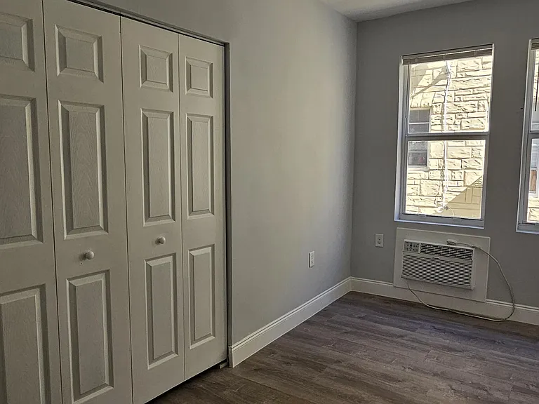1142 SW 4th St #9 — Photo 8