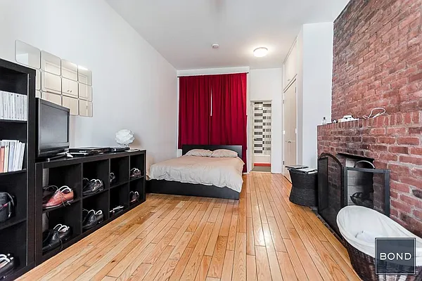 Rented by Bond New York | media 33