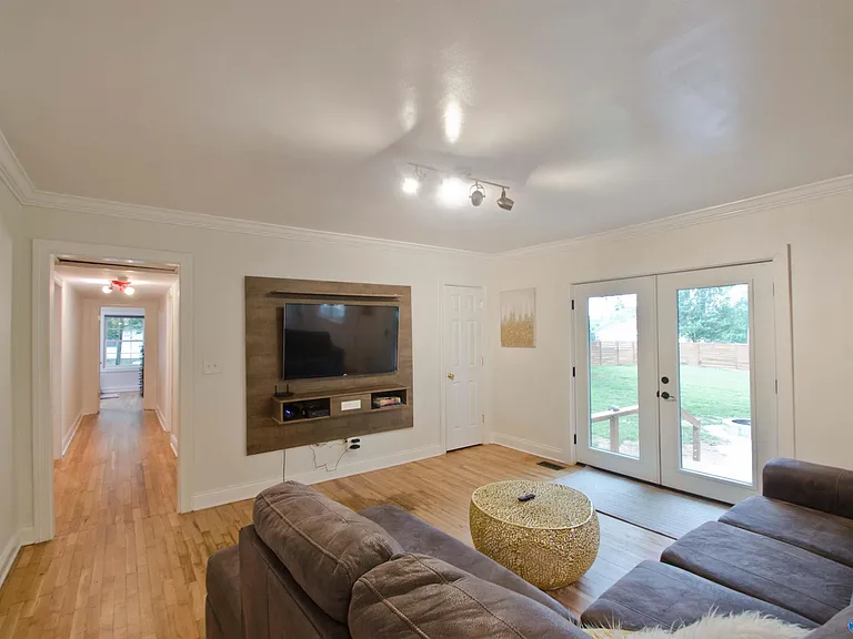 1105 9th St SE — Photo 31