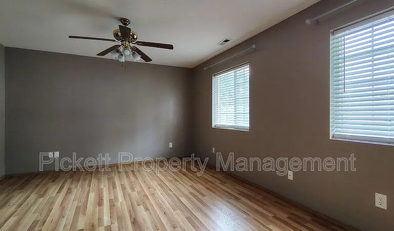 1108 NE Beaumont Ln — Photo 11
