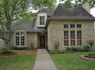 907 Holly Hill Dr, Sugar Land, TX 77498