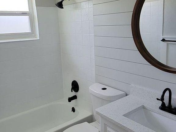 4th image of 3128 Holiday Lake Dr