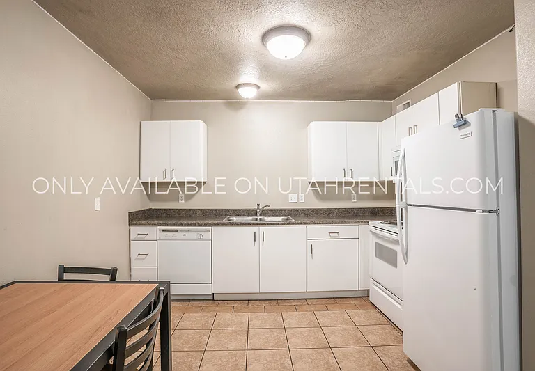 884 E 700 N #E1-1 — Photo 4