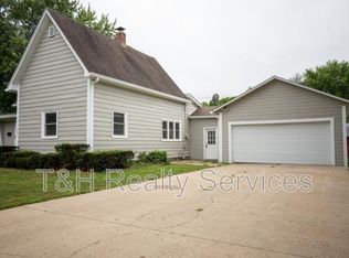 706 School St, Greenfield, IN 46140
