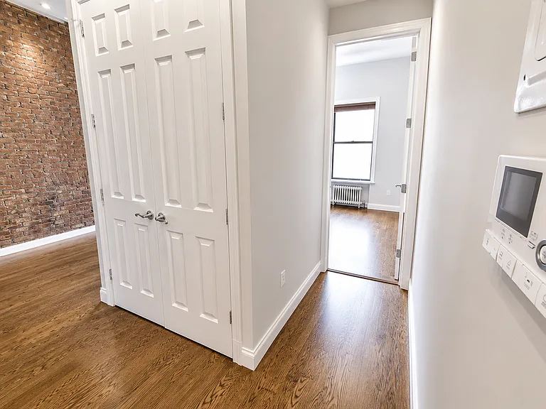 239 W 14th St #3A — Photo 2