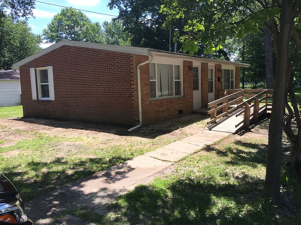 1st image of 2707 E 8th St #1