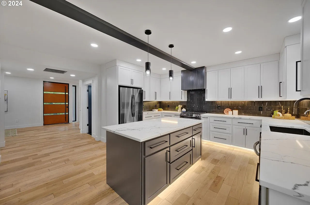 4 bed, 2851 sqft, $8,000 — Photo 4