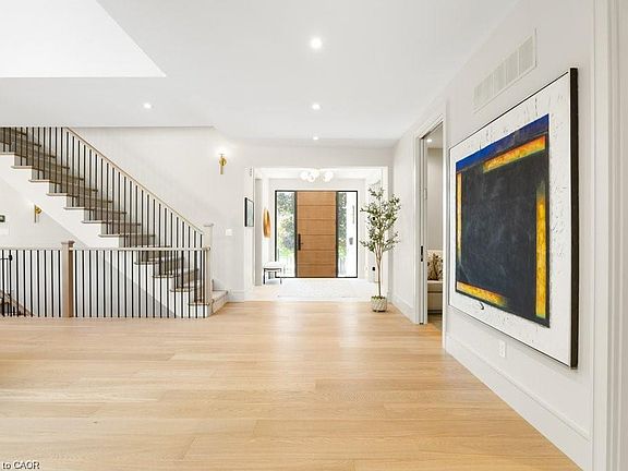 5th image of 26 Golfview Pl