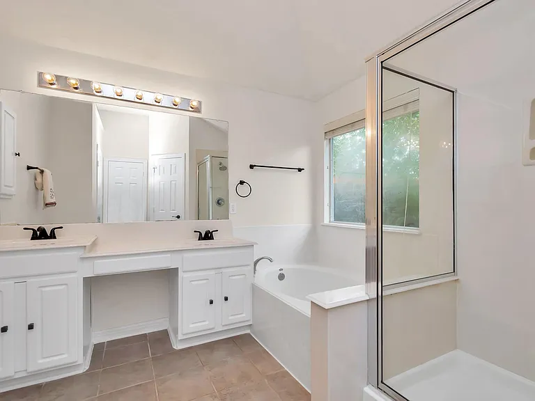 16510 Bluff Springs Dr — Photo 31