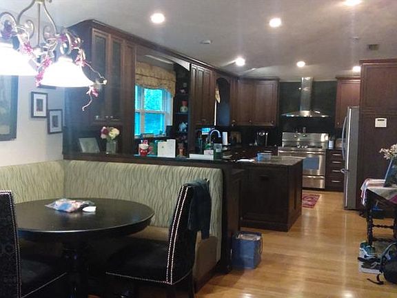 3rd image of 816 Forestwood Dr