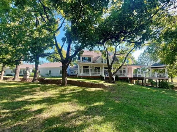 723 S 138th St, Bonner Springs, KS 66012