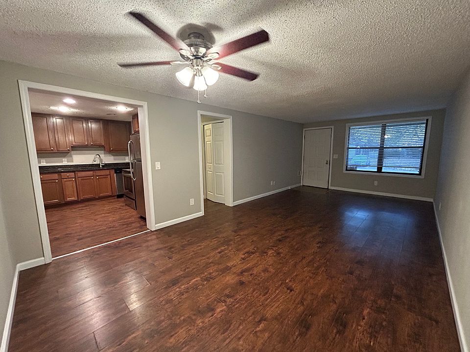 1st image of 104 Waterbury Ct #104