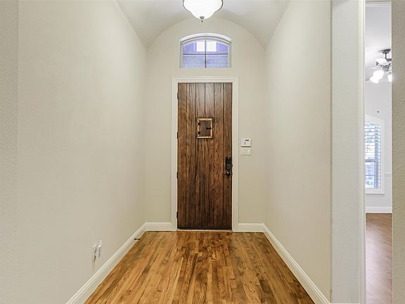 5th image of 1196 Foster St