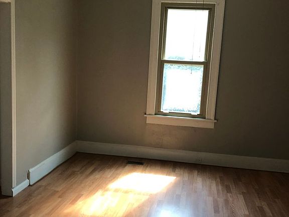 4th image of 504 E Hampton St