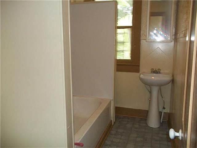 2nd image of 1824 Adams St