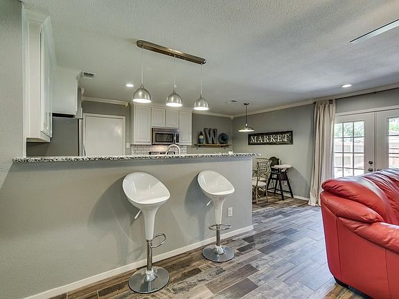 5th image of 126 Vanderbilt Ln