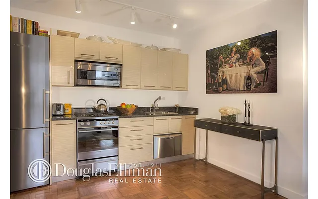 Rented by Douglas Elliman | media 27