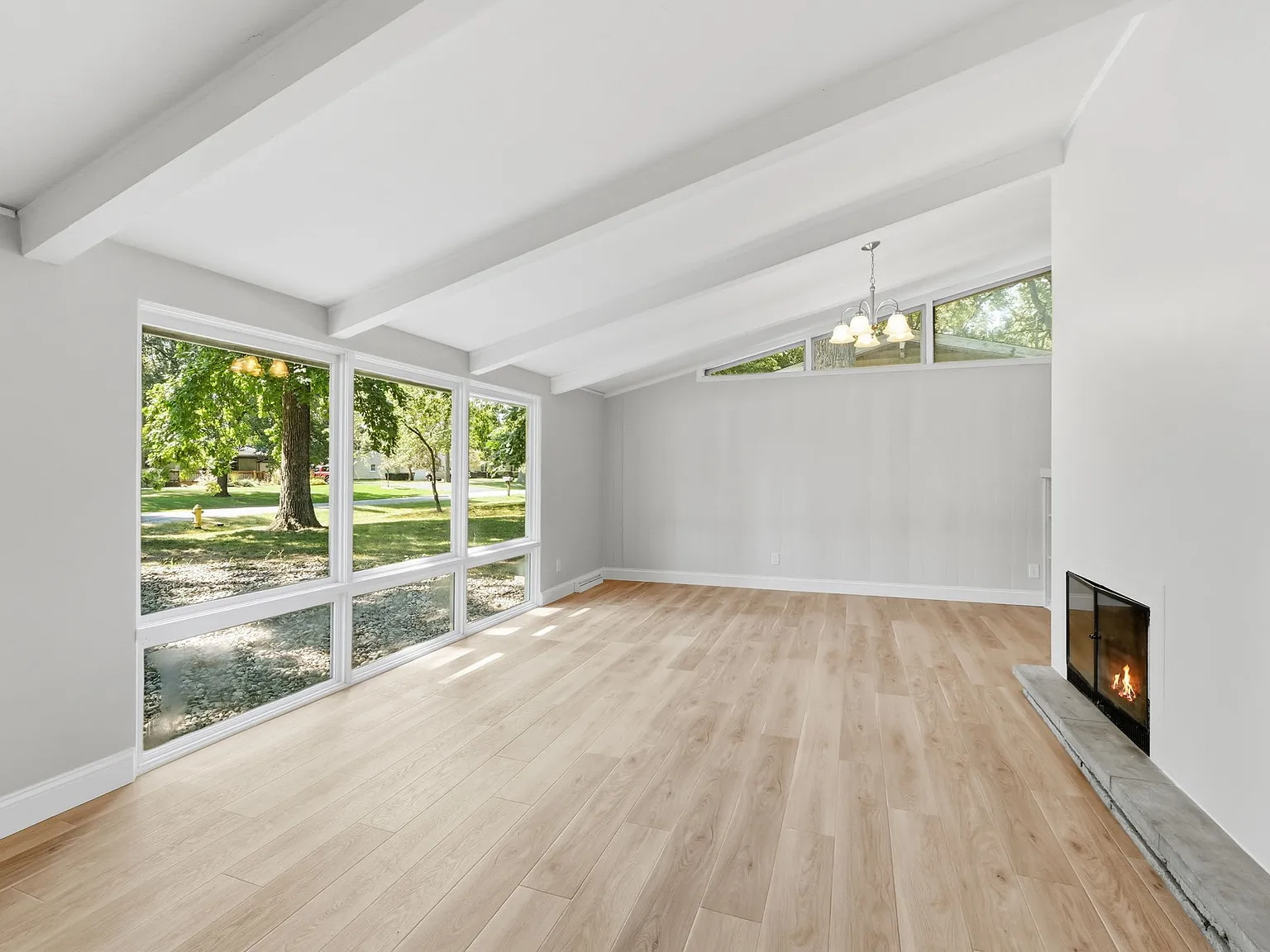6821 Woodcrest Dr — Photo 2