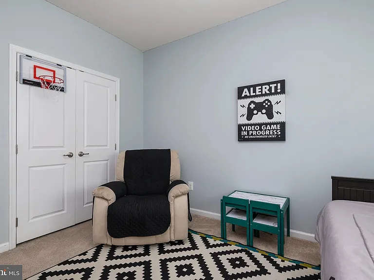 364 Chessington Dr — Photo 33