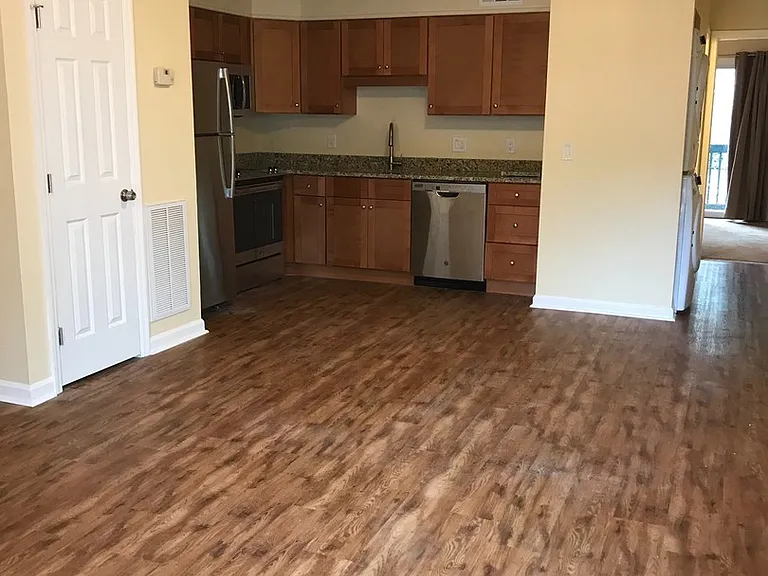 141 Colonial Cir #B4 — Photo 3