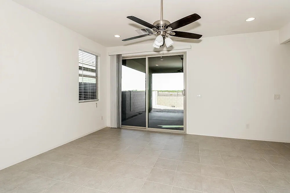 4 bed, 3.0 bath, 2027 sqft, $2,155 — Photo 4