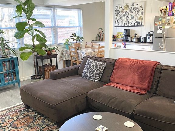 5th image of 654 Inverrary Ln