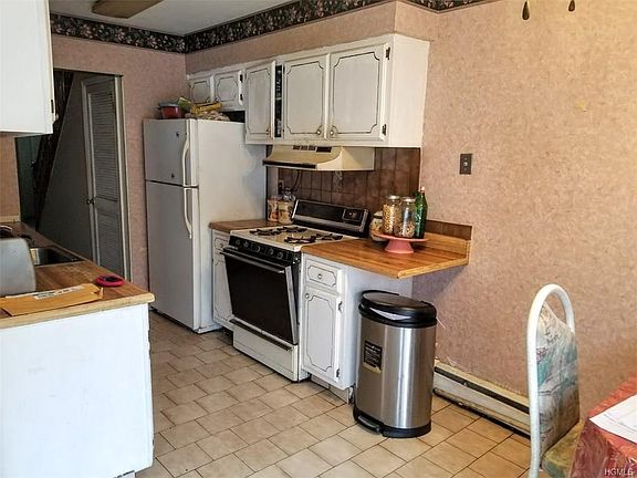 5th image of 44 Coolidge St