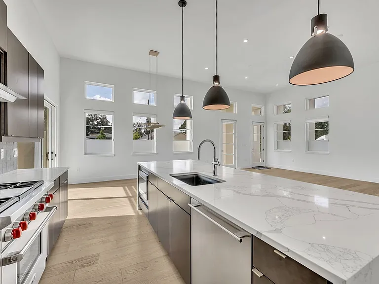 501 W Canton Ave — Photo 9