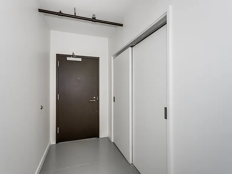 520Commerce — Photo 15