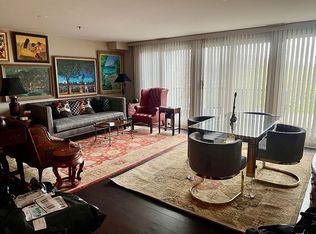 1050 Arbor Ln APT 201, Northfield, IL 60093