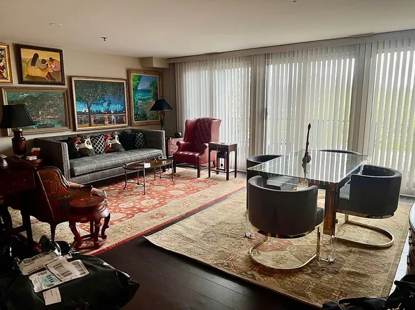 1050 Arbor Ln APT 201, Northfield, IL 60093