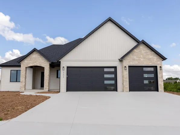 332 S 2nd STREET, Oostburg, WI 53070