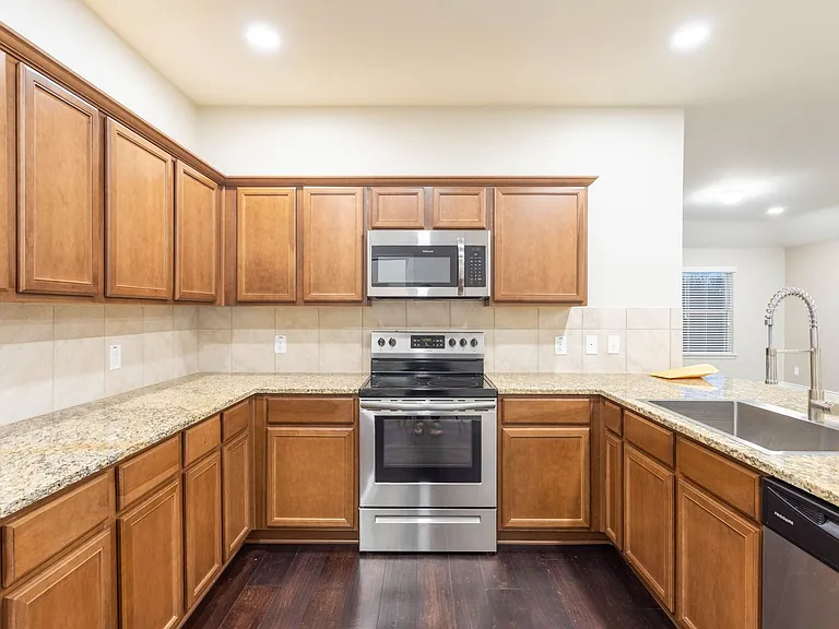 1009 Riverstone Trl — Photo 15