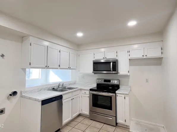 1526 S Columbus Blvd, Tucson, AZ 85711
