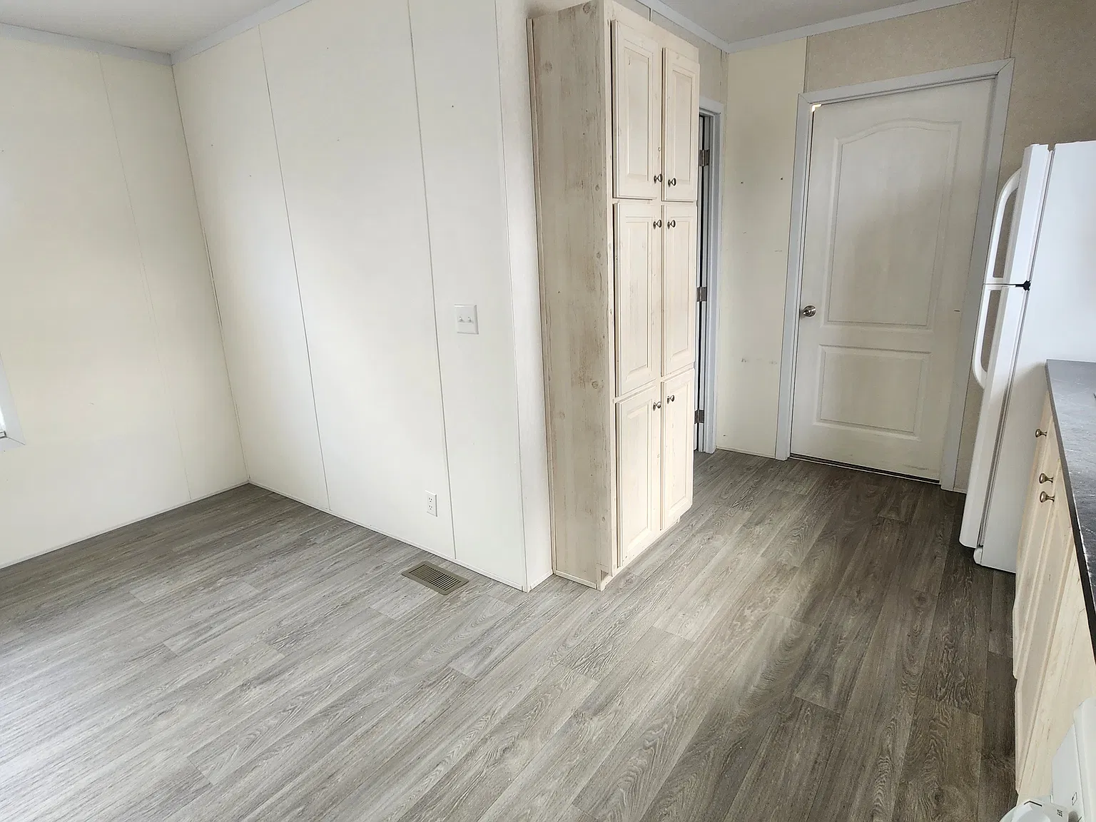 3 bed, 1280 sqft, $1,200 — Photo 3