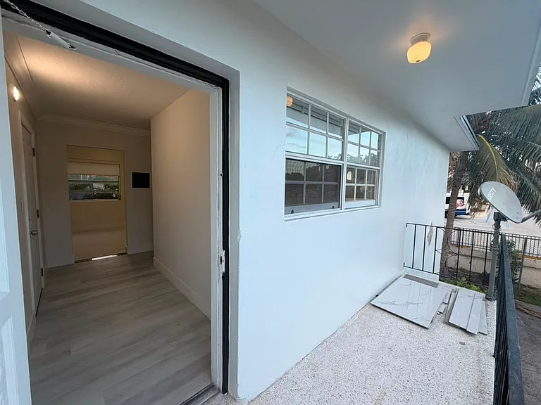 219 NW 10th Ave #4 — Photo 9
