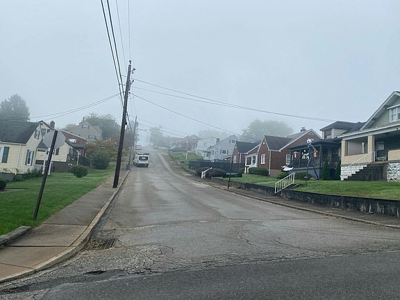 5th image of 924 Dennis Ave