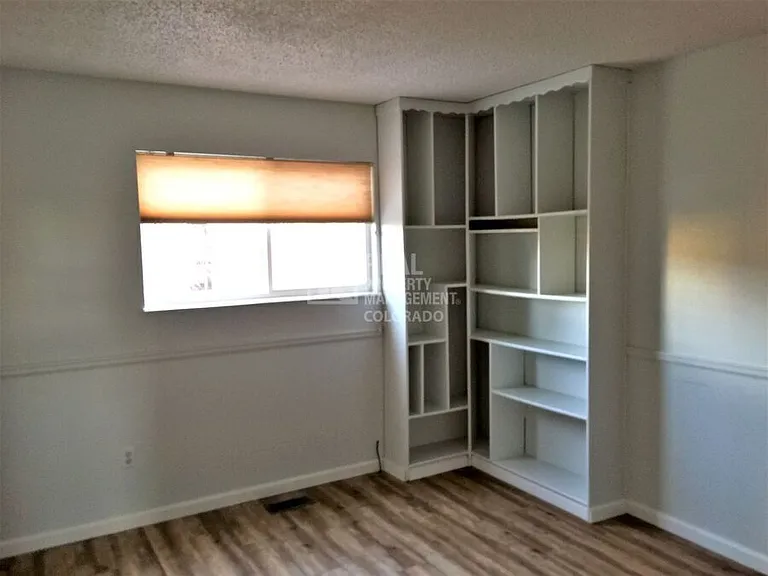 2607 W 101st Pl — Photo 19