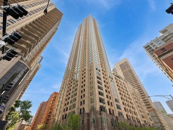 33 W Ontario St APT 51B, Chicago, IL 60654
