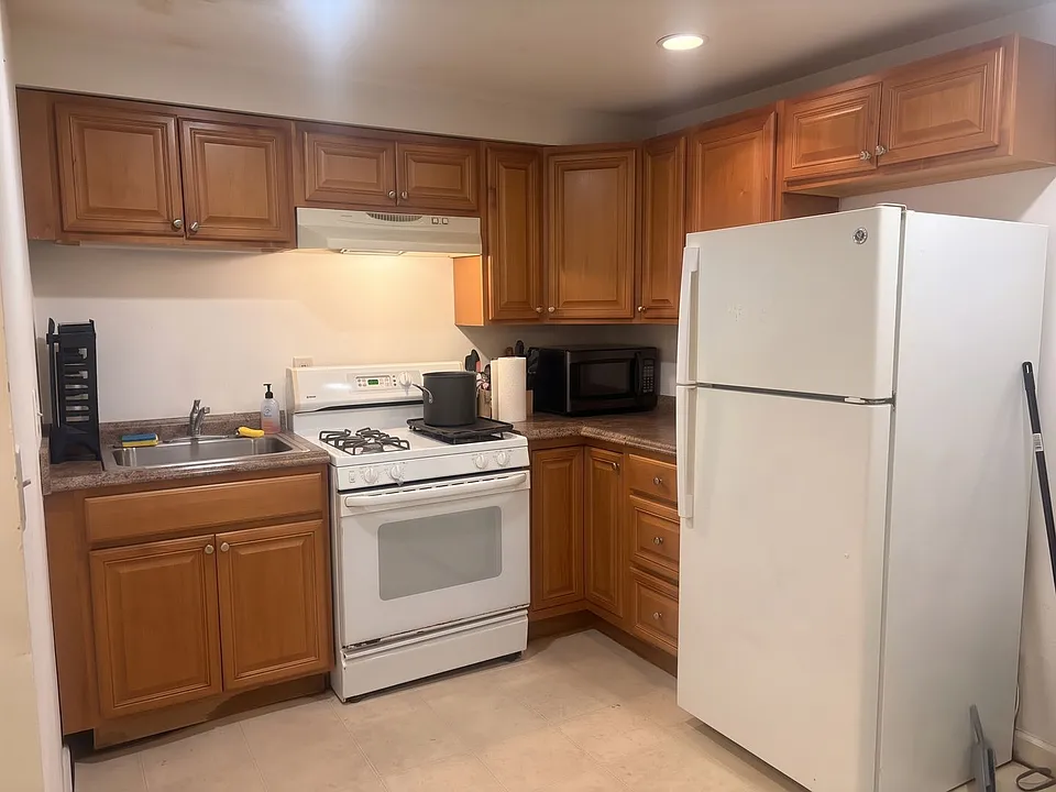 46 W Central Ave