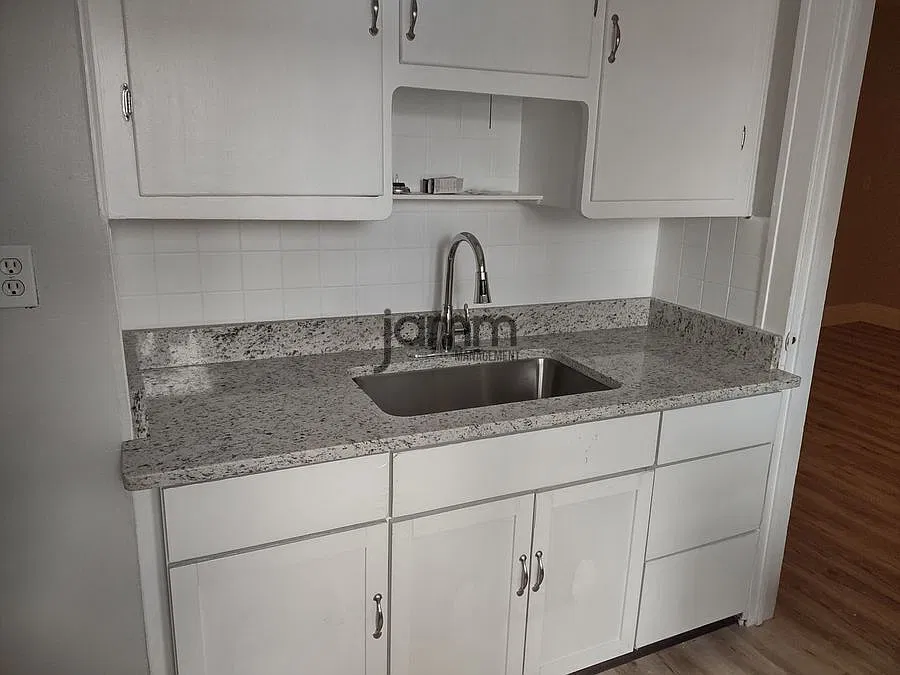 3-Bedroom Apartment unit in Lakewood!! — Photo 4