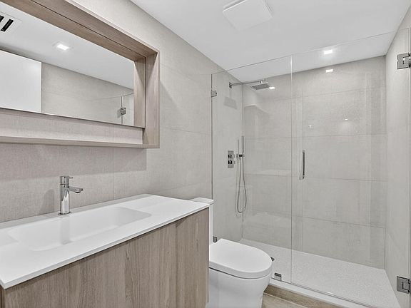 4th image of 7835 Lakeside Blvd APT 946