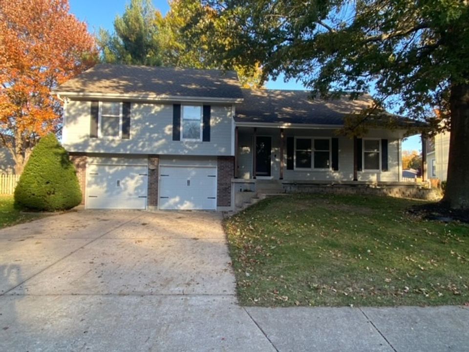 1st image of 1205 NE Oakwood Dr #835690