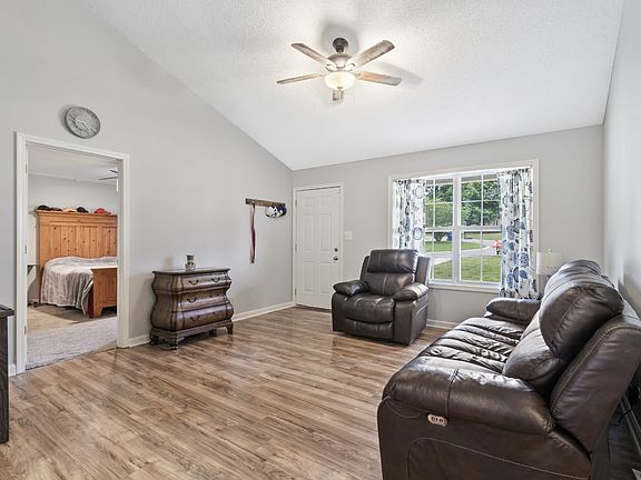 3rd image of 403 Terrier Way